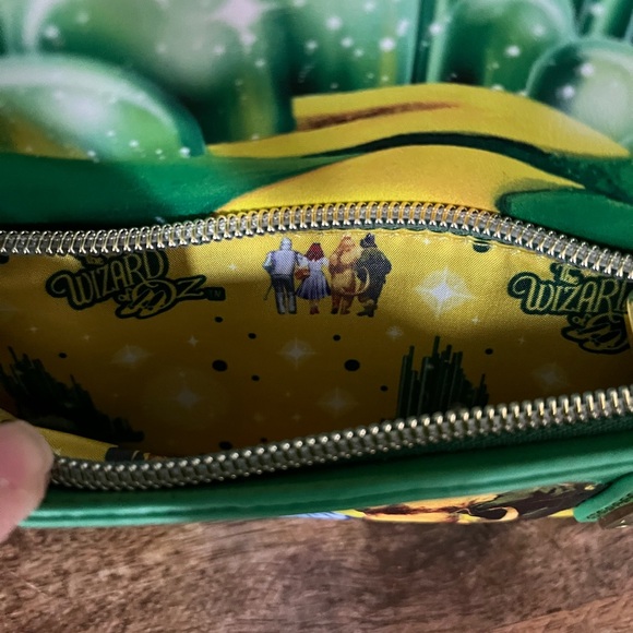 Lounge fly Wizard of Oz backpack 12 inches high 10 inches wide new with tags - Picture 5 of 10